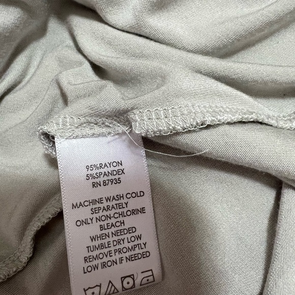 LOGO Layers by Lori Goldstein Gray Crew Neck Tank Top Asymmetric Size M. - Picture 8 of 8